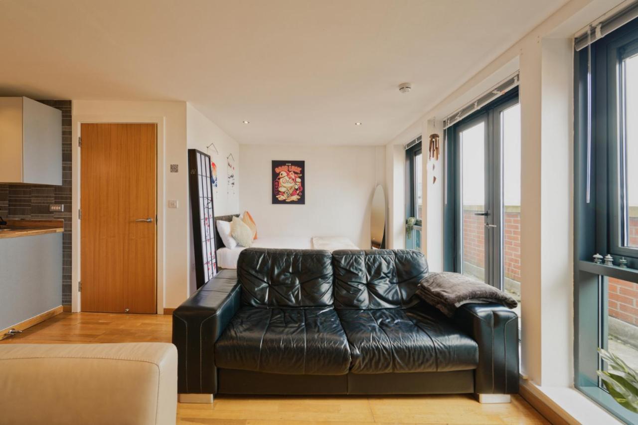 Sidemersey Livings- Convenient 1-Bedroom Flat With A View, Central Liverpool Exterior foto